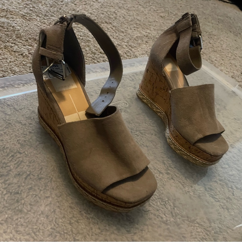 Dolce Vita tan wedge shoes new corkscrew bottoms